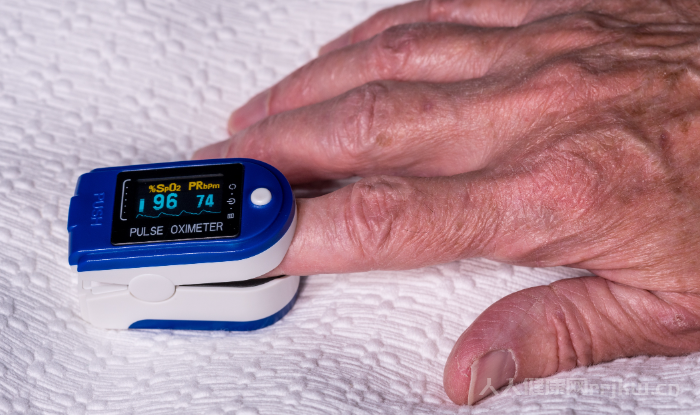 老人血氧90到94正常嗎