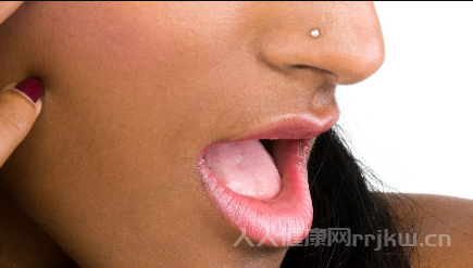 喉嚨老是有痰是怎么回事