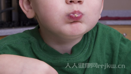 魚刺卡在喉嚨里最快的消除方法