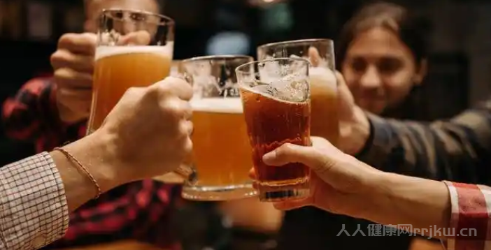 喝酒前吃什么能緩解醉酒癥狀？